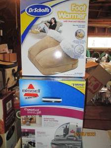 lot 176 image: Bissell Spotbot hands free pet stain remover and Dr Scholls heatvibration foot Warmer