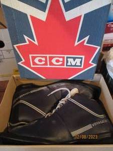 lot 193 image: CCM Voyageur cross country boots