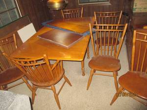 lot 228 image: Beautiful Vintage kitchen table with 6 matching spindle back chairs (one of which is a captains chair for the table head). Table has 3-leaf inserts for expansion as well as folding protective top cover