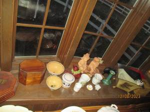 lot 236 image: Hone decor grouping with lidded boxes, statues, Vases and more