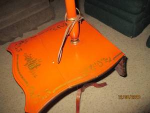 lot 240 image: Super neat Vintage drop leaf table with lamp combo