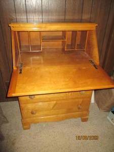 lot 246 image: Vintage wood 3-drawer Secretary desk