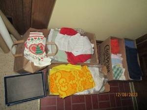 lot 247 image: Large lot of hand and bath towels