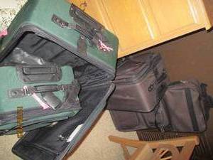 lot 251 image: 2 complete sets of rolling luggage (see pics for detail)