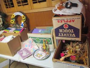 lot 273 image: Large assortment of Easter, spring, harvest and other seasonal decor and gift wrapping supplies