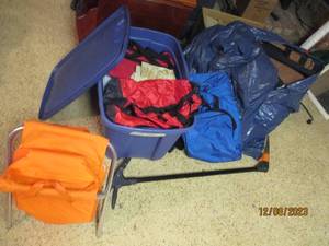 lot 275 image: Large lot of assorted travel bags, totes and other supplies