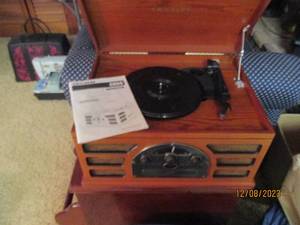 lot 276 image: Retro style Crosley CR66 RochesterAMFM stereo with CD, tape cassette and turn table