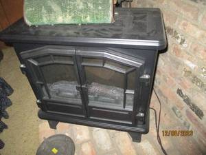 lot 1 image: Retro style wood stove look electric space heater