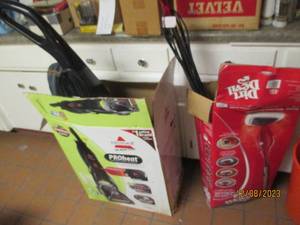 lot 19 image: Bissell Proheat upright deep cleaner plus Dirt Devil steam mop