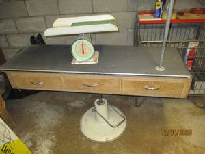 lot 21 image: Vintage Wood framed exam table with hydraulic metal adjustable base us a vintage Hanson Nursery Scale