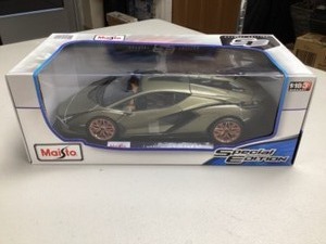 lot 56 image: Burago 124 Lamborghini Sian FKP 37 Collectible Die Cast Model Car for Kids & Adults new