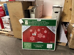 lot 8 image: 8 x 10 Indoor  Outdoor Snowflake Light set  display - 7 Pieces - Open Box Like New - Tested Working