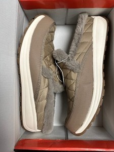 lot 80 image: New in Box BareTraps Gemma Faux Fur Lined Clog  Slipper Flats Woman Size 11  Taupe