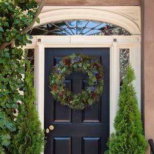 lot 96 image: New 32 Greenery Artificial Christmas Wreath with Dual Color L.E.D. Lights - 6 of 7