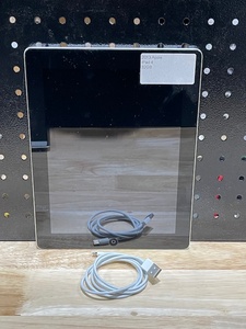 lot 1 image: 2013 Apple iPad 4