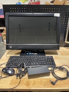 lot 17 image: 23 HP TouchSmart 9300 Elite All In One