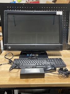 lot 18 image: 23 HP TouchSmart 9300 Elite All In One