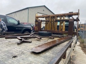 lot 1 image: Forks 8wide x 8long  Fits a cat payload  Will deliver