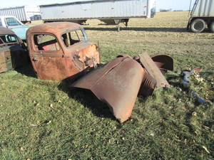lot 27 image: Vintage Pickup Cab, Hood, Fenders, Bumper