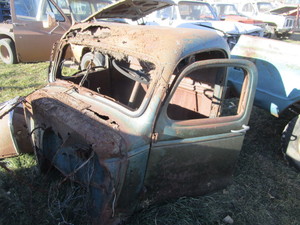 lot 29 image: Vintage Pickup Cab & Hood Sides