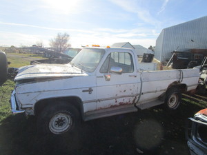 lot 25 image: Chevy 20 Silverado Pickup