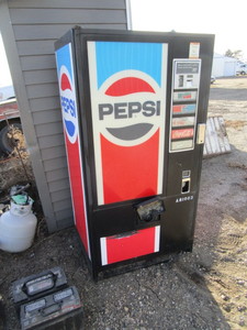 lot 4 image: Pepsi Pop Machine