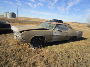 lot 8 image: 67 Buick Electra 225