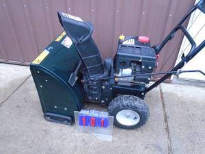 lot 101 image: Yardman 824 snow blower with electric start. Very good condition. Tested & works. As shown. THIS ITEM HAS A RESERVE.