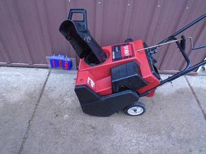 lot 109 image: Toro 4.5 hp snow thrower. Used condition. Tested & works. As shown.