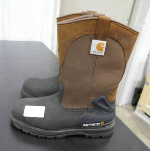lot 9 image: Mens Carhartt boots size 10.5