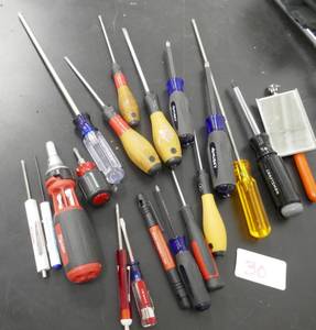 lot 30 image: Lot of screwdrivers