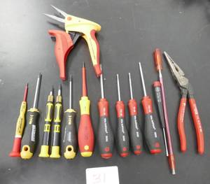 lot 31 image: Lot of electrical screwdrivers - Wittron, Ergonic, Wiha