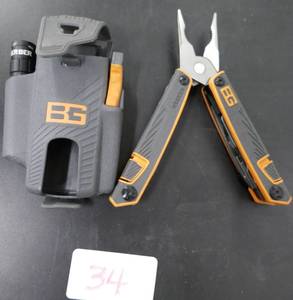 lot 34 image: Gerber multi-tool