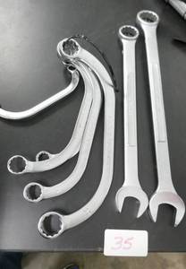 lot 35 image: Lot of metric bone wrenches