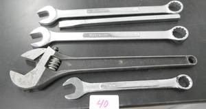 lot 40 image: set of wrenches