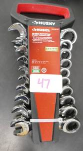 lot 47 image: Husky stubby ratchet wrench set new