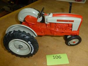 lot 106 image: Ford 901 Select Speed toy farm tractor