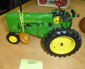 lot 107 image: Precision Series John Deere Diesel 70