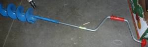 lot 125 image: Ice auger, just needs the blades sharpened