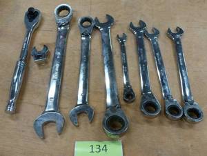 lot 134 image: Lot of metric Westward and GearWrenches and a ratchet