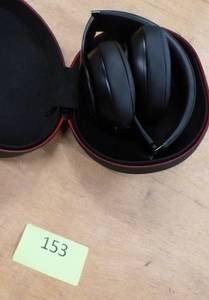 lot 153 image: Beat wireless headphones