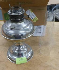 lot 162 image: Nice vintage kerosene lantern
