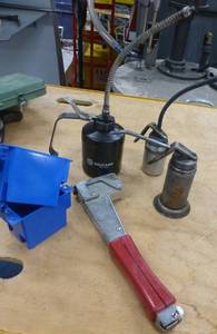 lot 191 image: Box of various garage items, oil cans drill bits, wrenches