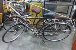 lot 217 image: Two 3-speed bikes