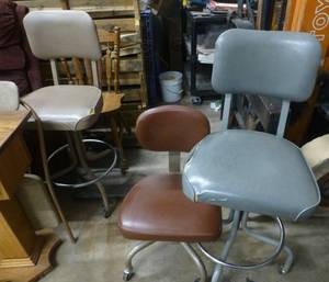 lot 223 image: 3 vintage swivel office chairs