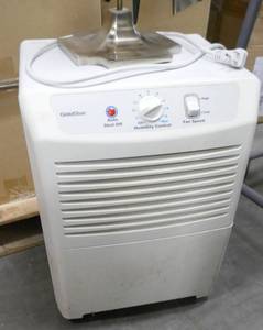 lot 284 image: Goldstar room humidifier