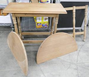 lot 287 image: Table with fold down sides