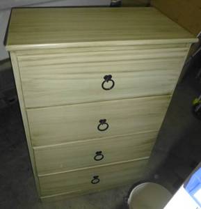 lot 300 image: kids size dresser
