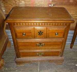 lot 316 image: Bedside chest 25x14x27h
