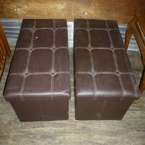 lot 320 image: Two lightweight storage boxes